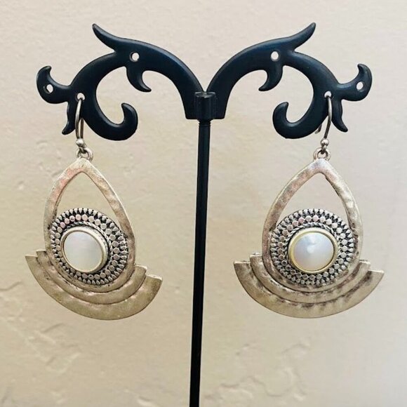 Lucky Brand Silver Tone Freshwater Pearl Statement Drop Earrings - Picture 3 of 3
